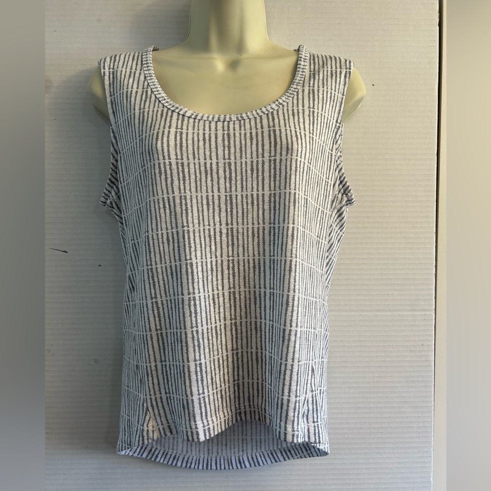 Athleta sleeveless knit high low‎ tank top in white & grey Sz XS.  M13